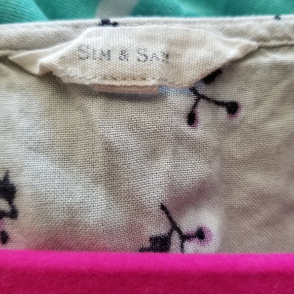 Sim and Sam Large Floral and V-neck crop top tie bottom - Picture 2 of 4